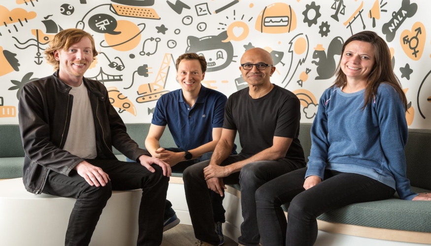 Chris Wanstrath (izquierda), CEO y cofundador de Github; Nat Friedman, corporativo de Microsoft; Satya Nadella, CEO de Microsoft; Amy Hood, directora